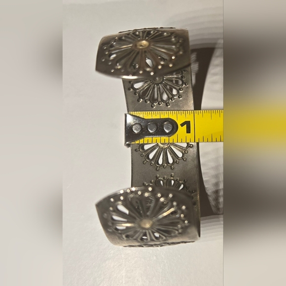 Sterling Silver Flower Cutout Bracelet - Picture 8 of 9